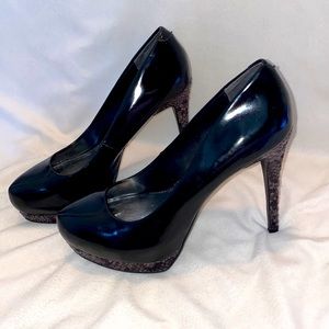 Simply Vera Wang black snakeskin high heels size 9